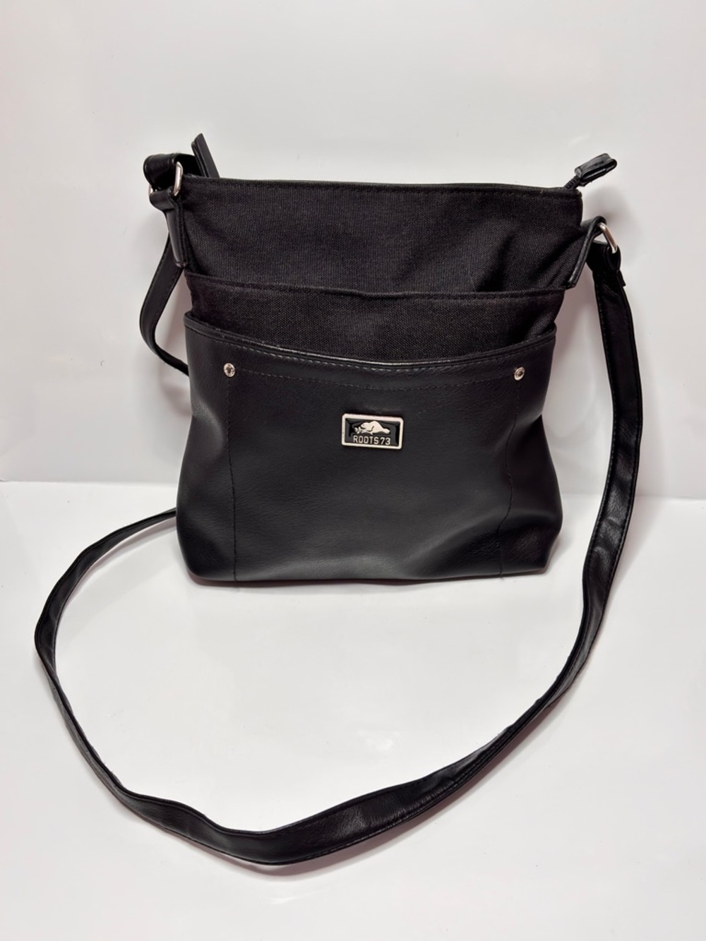 Roots 73 Casual Crossbody Leather Shoulder Bag Adjustable Strap Black